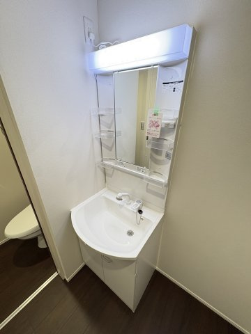 MELDIA福生Ⅲの独立洗面台|写真は同建物の別部屋を参考に掲載しております。