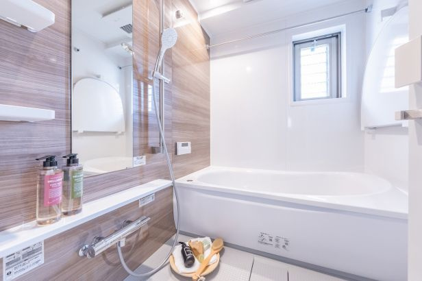 専用ポーチはプライベート感を演出♪【エルズ横濱】リノベの浴室|ゆったり過ごせるお風呂です