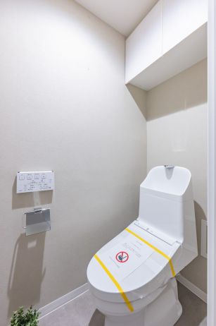 専用ポーチはプライベート感を演出♪【エルズ横濱】リノベのトイレ|コンパクトで使いやすいトイレです