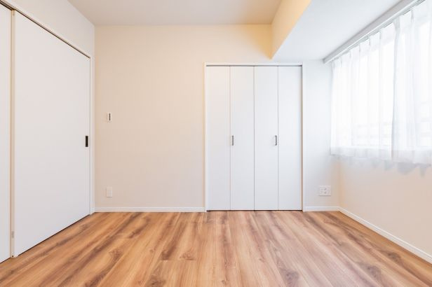 専用ポーチはプライベート感を演出♪【エルズ横濱】リノベの洋室|洋室です