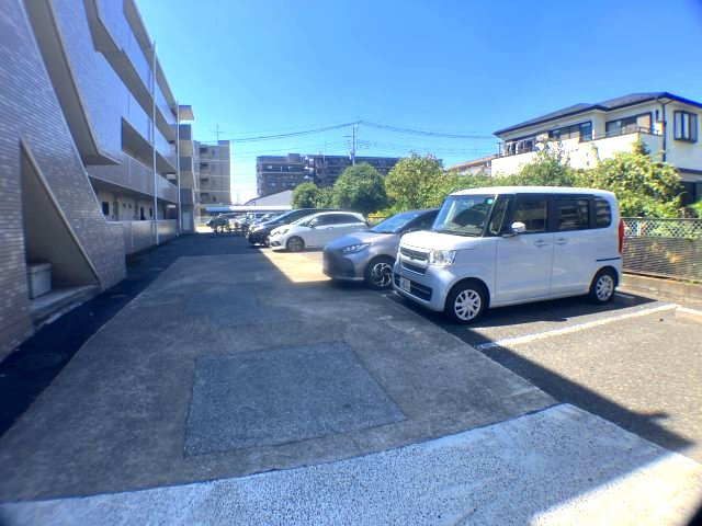 グレーシーハウスⅡの駐車場
