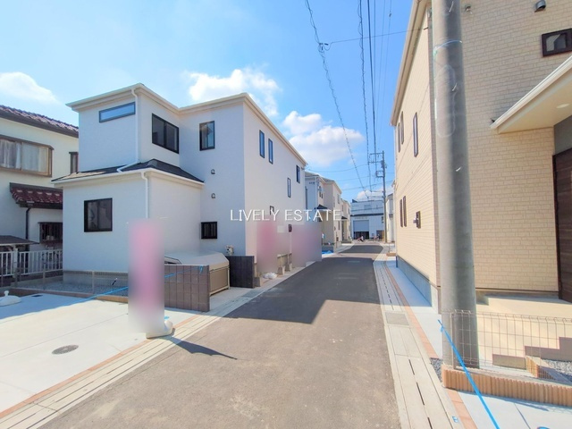 草加市長栄1丁目 新築分譲住宅 全11棟 F号棟の前面道路含む現地写真