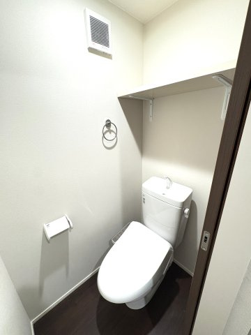 MELDIA福生Ⅲのトイレ|写真は同建物の別部屋を参考に掲載しております。