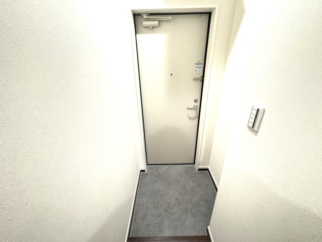 MELDIA福生Ⅲの玄関|写真は同建物の別部屋を参考に掲載しております。