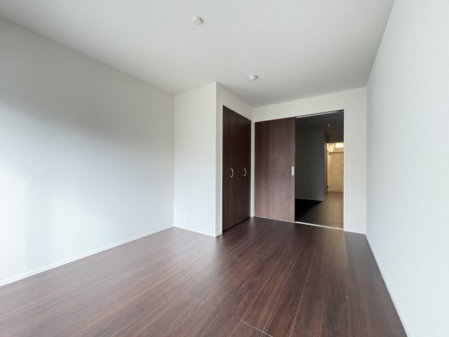 MELDIA福生Ⅲの居間・リビング|写真は同建物の別部屋を参考に掲載しております。