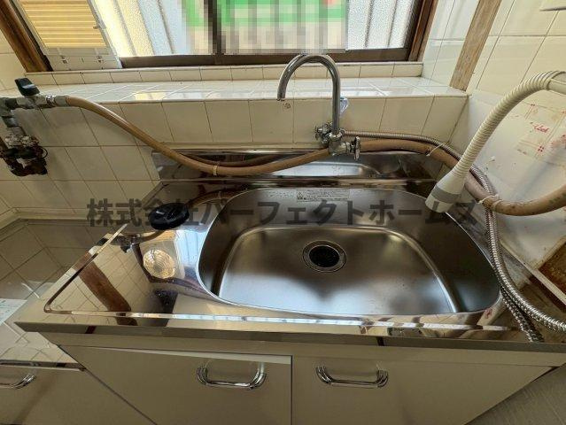 田口1丁目テラスハウスのキッチン|コンパクトなキッチンで掃除もラクラク