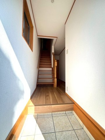 ◆令和７年６月リフォーム完了◆収納豊富◆全居室６帖以上◆山科区小山中島町の玄関|玄関