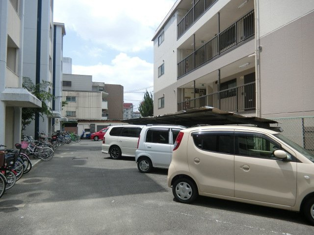 ニュー星見ハイツの駐車場