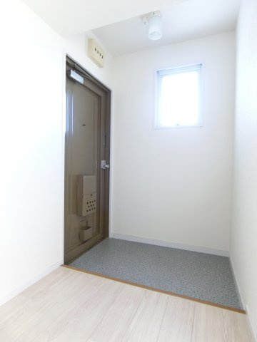 ニュー星見ハイツの玄関