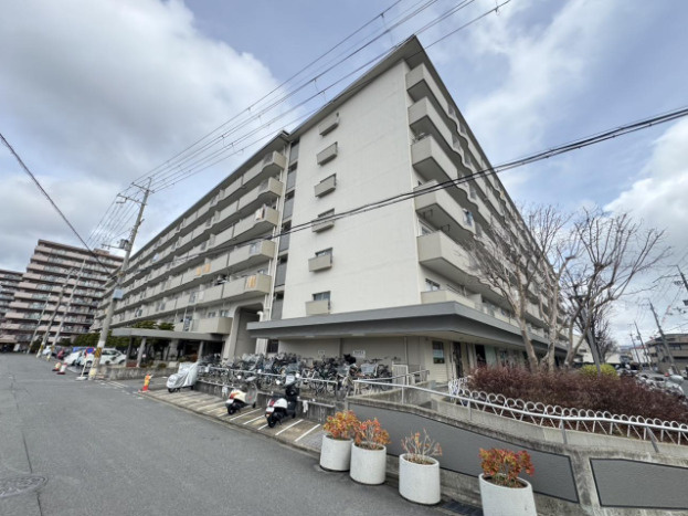 吉祥院ガーデンハイツＢ棟の外観