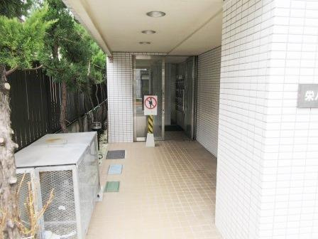 カーサ栄のエントランス