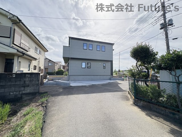 吉川市中井2丁目　新築戸建　全1棟の前面道路含む現地写真|前面道路含む現地写真です。