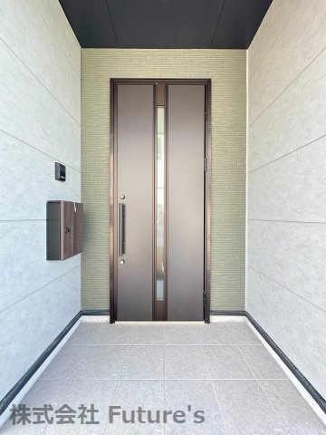 吉川市中井2丁目　新築戸建　全1棟のエントランス|玄関アプローチの写真です