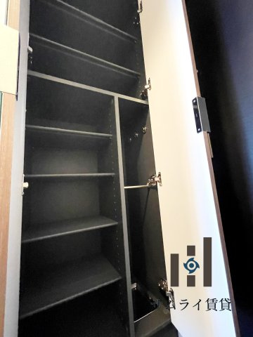 プレサンスNAGOYAシティオの玄関