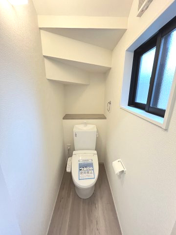 【トイレ】 | 福岡市南区曰佐5丁目2期　1号棟（全4棟）【仲介手数料無料・0円】 | 現地写真。1階のトイレです。