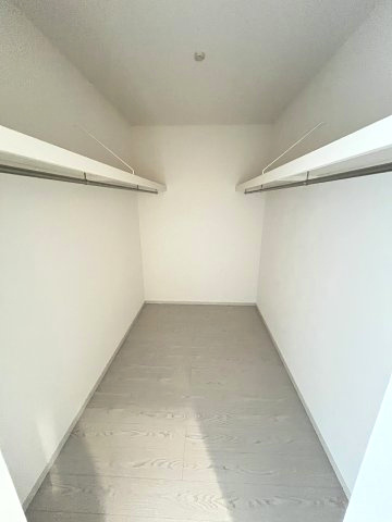 【収納】 | 福岡市南区曰佐5丁目2期　1号棟（全4棟）【仲介手数料無料・0円】 | 現地写真。ウォークインクローゼットです。