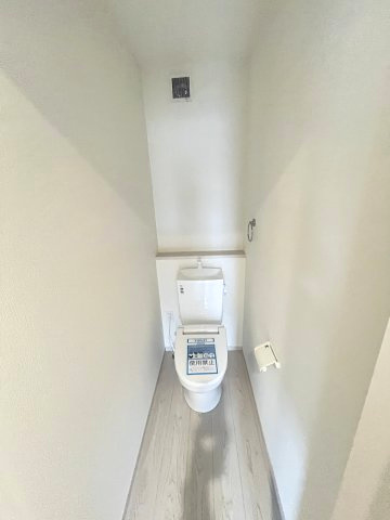 【トイレ】 | 福岡市南区曰佐5丁目2期　1号棟（全4棟）【仲介手数料無料・0円】 | 現地写真。2階にもトイレです。