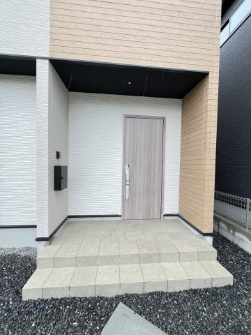 【玄関】 | 福岡市南区曰佐5丁目2期　1号棟（全4棟）【仲介手数料無料・0円】 | 現地写真。