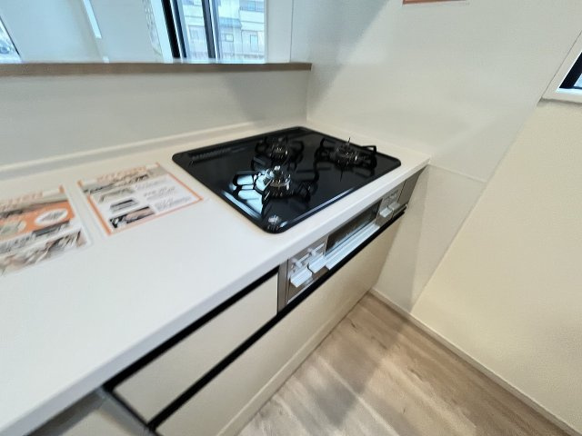 【キッチン】 | 福岡市南区曰佐5丁目2期　1号棟（全4棟）【仲介手数料無料・0円】 | 現地写真。