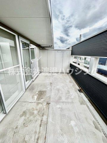 プルメリア西三国2番館のバルコニー|ルーフバルコニー付き