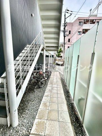 プルメリア西三国2番館のエントランス