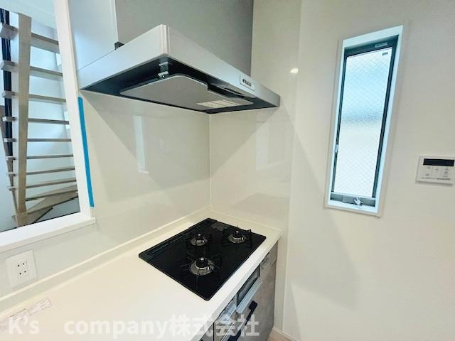 ◎茅ヶ崎市菱沼1丁目　新築戸建　第2B棟のキッチン|同時進行ができる3口コンロ♪