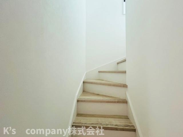 ◎茅ヶ崎市菱沼1丁目　新築戸建　第2B棟の内装|2階へ上がる階段♪