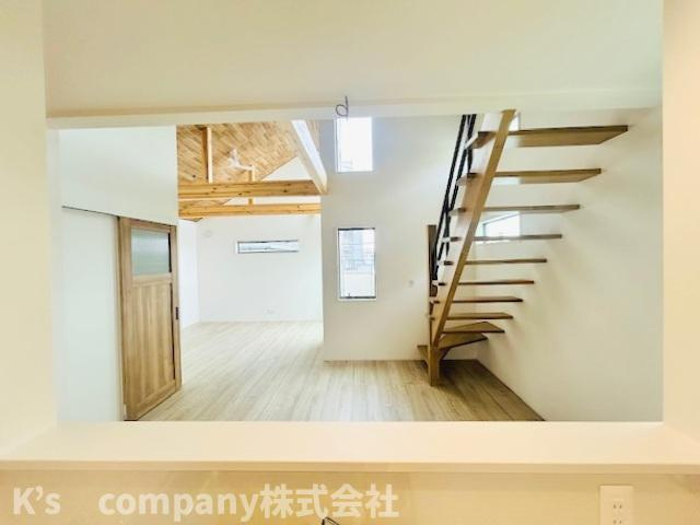 ◎茅ヶ崎市菱沼1丁目　新築戸建　第2B棟の内装|キッチンからみたリビングスペース♪