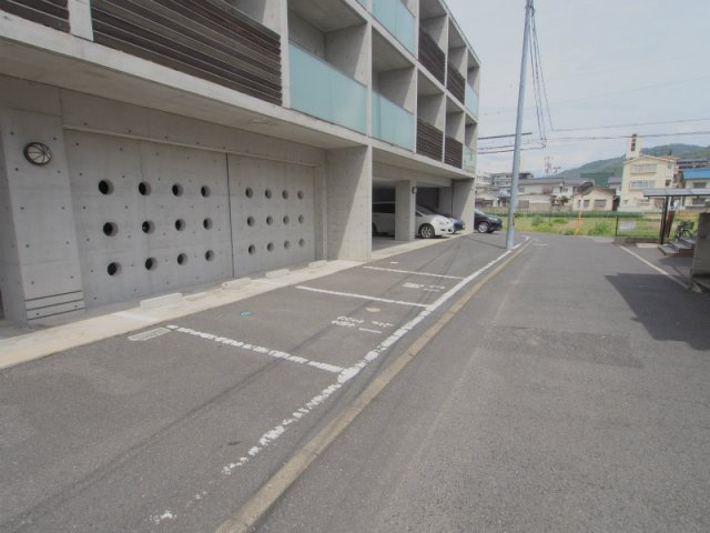 ボヌールポルトの駐車場