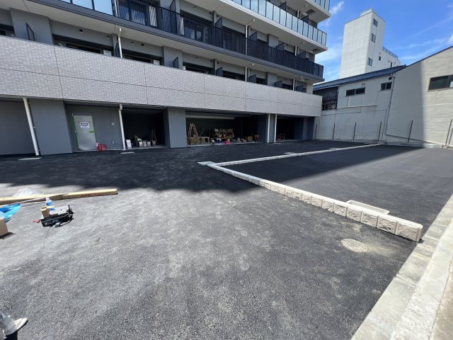 アルティザ姫路の駐車場