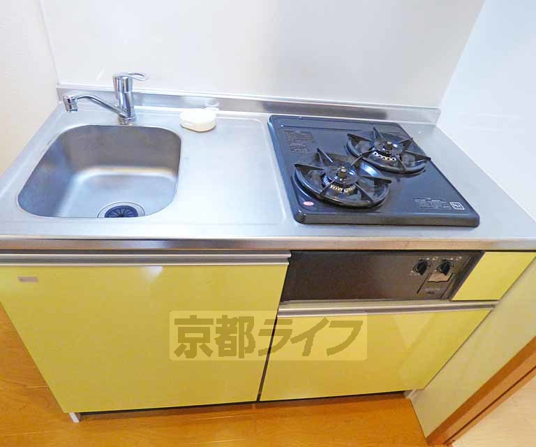 フラッティ下立売のキッチン|2口コンロ付で使いやすいキッチン
