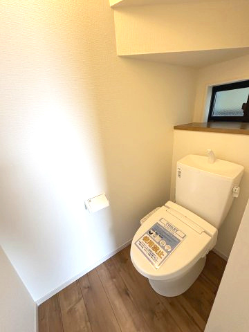 【トイレ】 | 福岡市南区曰佐5丁目2期　3号棟（全4棟）【仲介手数料無料・0円】 | 現地写真。1階のトイレです。