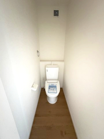 【トイレ】 | 福岡市南区曰佐5丁目2期　3号棟（全4棟）【仲介手数料無料・0円】 | 現地写真。2階にもトイレです。