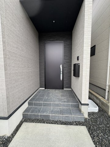 【玄関】 | 福岡市南区曰佐5丁目2期　3号棟（全4棟）【仲介手数料無料・0円】 | 現地写真。