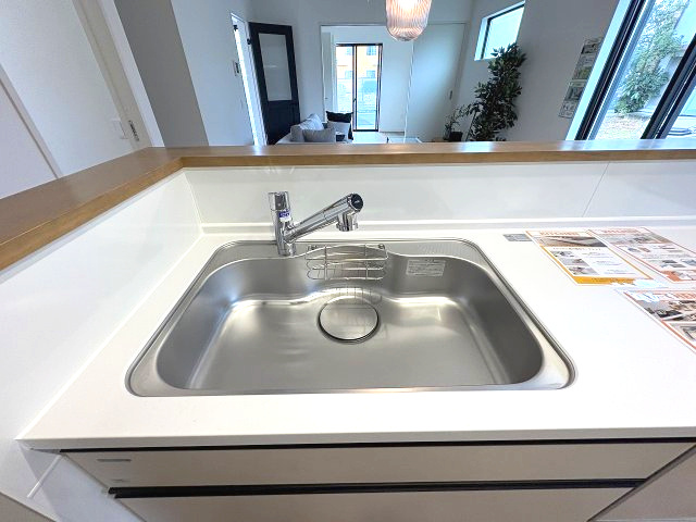 【キッチン】 | 福岡市南区曰佐5丁目2期　3号棟（全4棟）【仲介手数料無料・0円】 | 現地写真。
