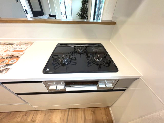 【キッチン】 | 福岡市南区曰佐5丁目2期　3号棟（全4棟）【仲介手数料無料・0円】 | 現地写真。