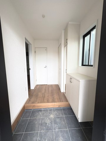 【玄関】 | 福岡市南区曰佐5丁目2期　3号棟（全4棟）【仲介手数料無料・0円】 | 現地写真。