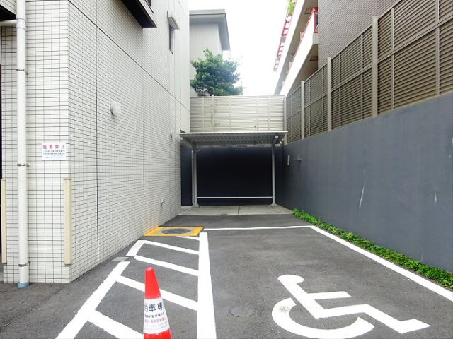 Il fiore都立大学(イルフィオーレ)の駐車場