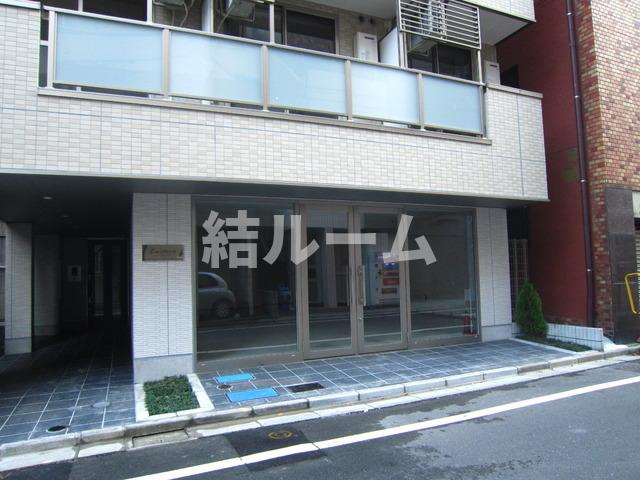 新宿区山吹町の賃貸マンションのエントランス