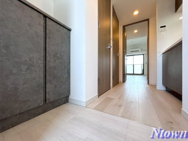 【玄関】 | S-RESIDENCE亀島駅前ascent | ゆったりとした玄関です