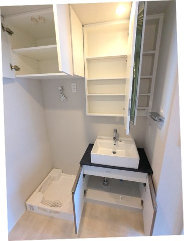 GEO ENT AKIHABARAの設備|2面鏡付ハンドシャワー付独立洗面台