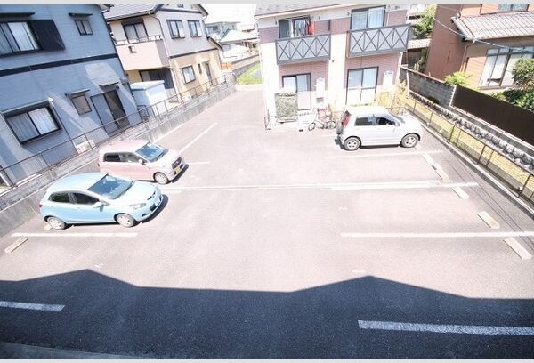 コーポラスガーデンBの駐車場