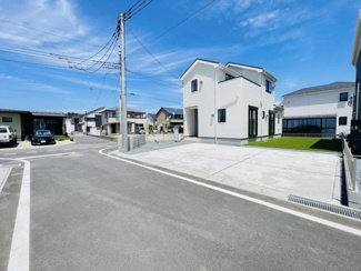 【前面道路含む現地写真】