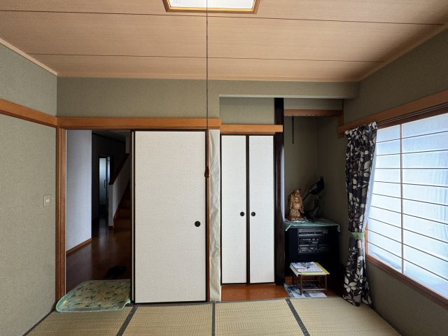 ‐三丁目不動産-　熊谷市小曽根　庭付き軽鉄造の和室