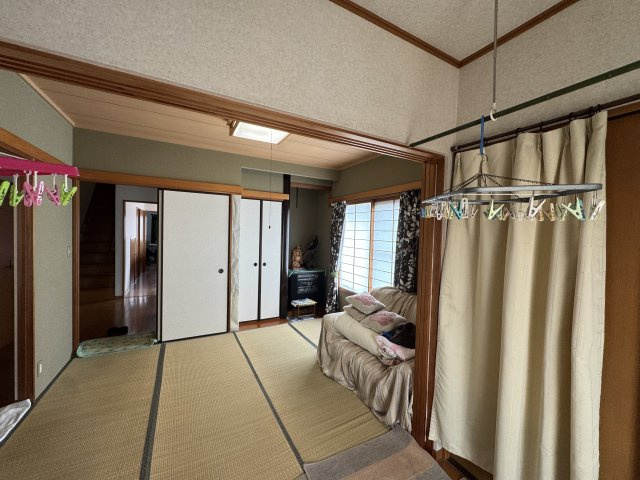 ‐三丁目不動産-　熊谷市小曽根　庭付き軽鉄造の和室