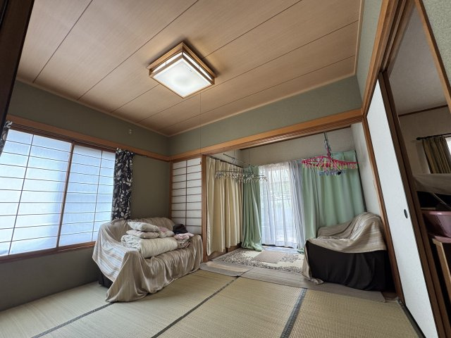 ‐三丁目不動産-　熊谷市小曽根　庭付き軽鉄造の和室