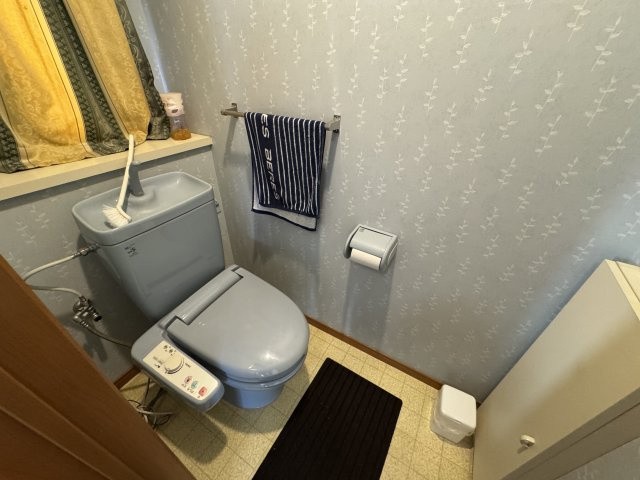 ‐三丁目不動産-　熊谷市小曽根　庭付き軽鉄造のトイレ