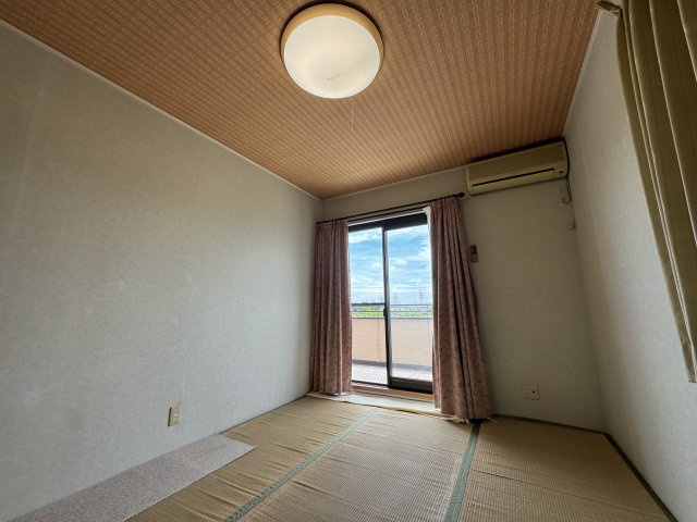 ‐三丁目不動産-　熊谷市小曽根　庭付き軽鉄造の和室