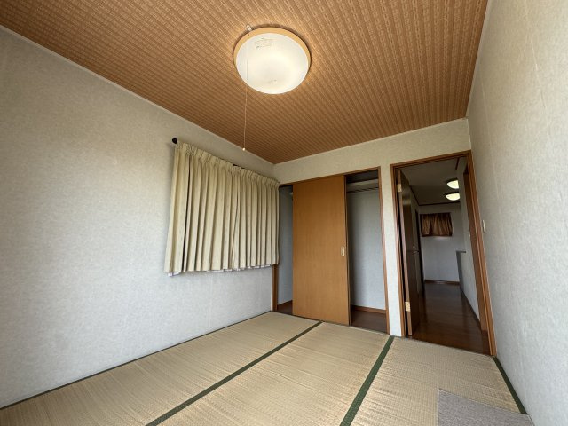 ‐三丁目不動産-　熊谷市小曽根　庭付き軽鉄造の和室