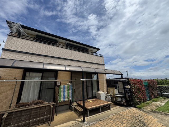 ‐三丁目不動産-　熊谷市小曽根　庭付き軽鉄造の外観